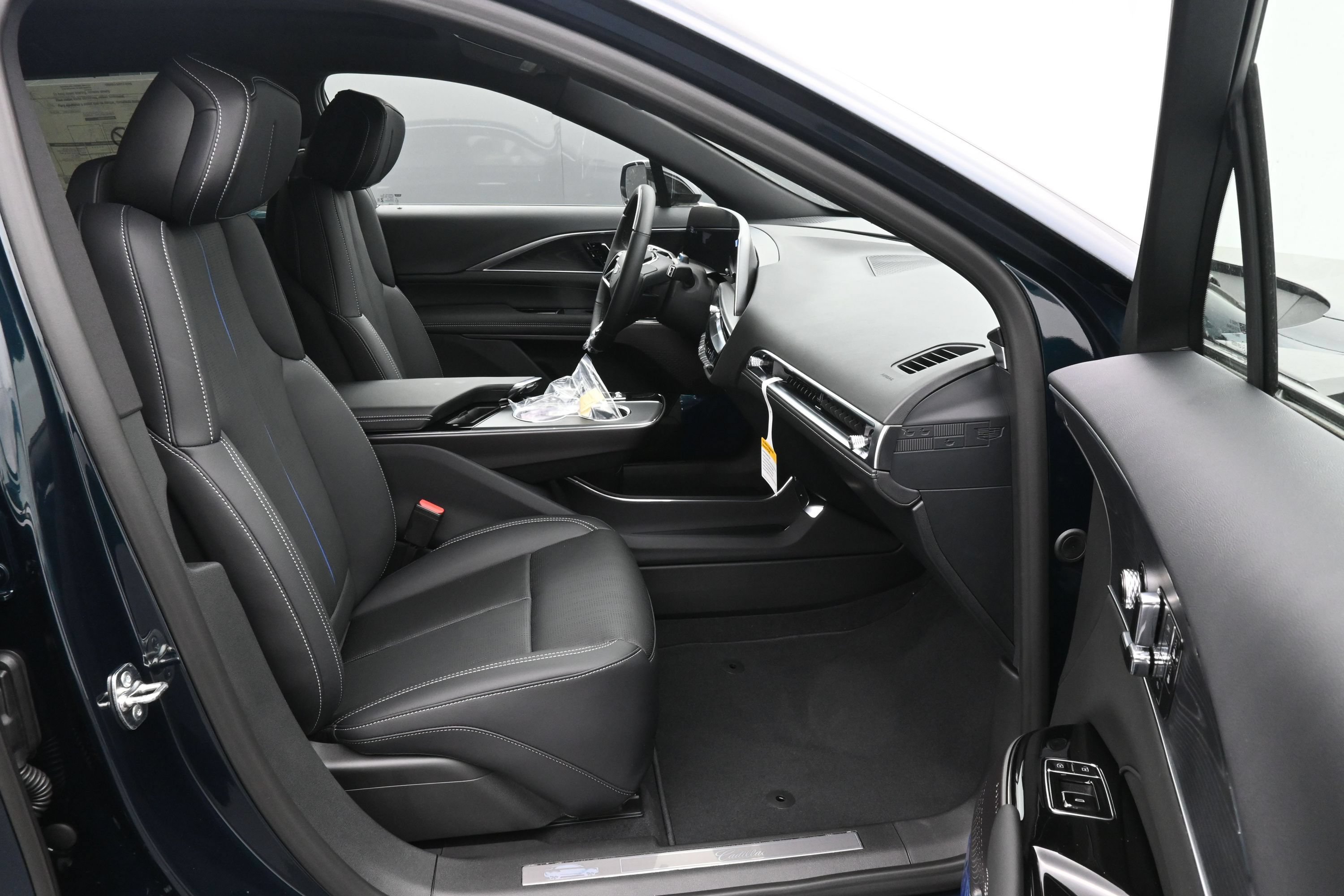 New 2026 Cadillac Lyriq Luxury w/ LPO, Floor Liner Package AWD/4WD image 13