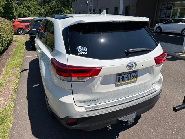 Used 2017 Toyota Highlander SE AWD/4WD image 9