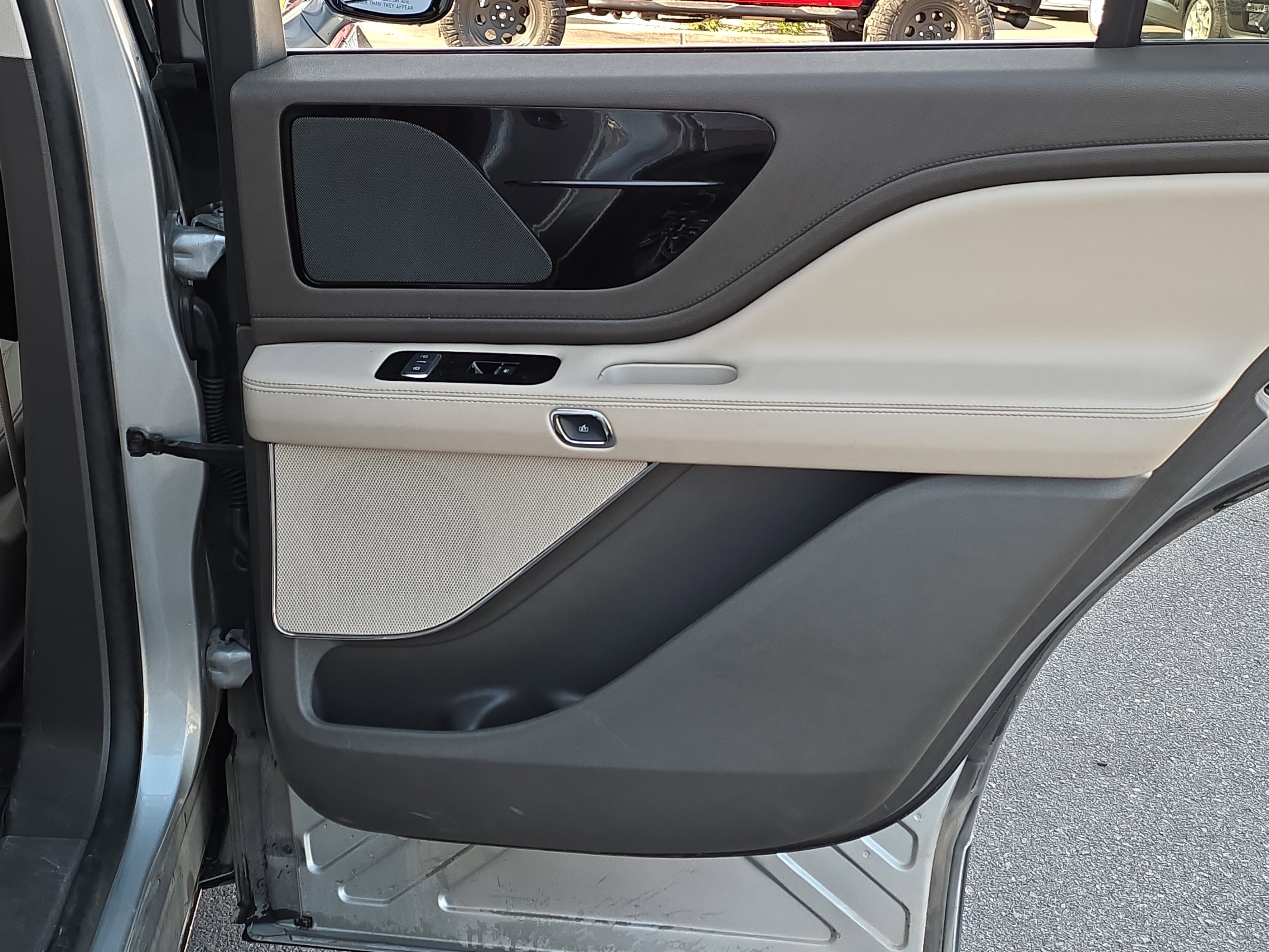 Used 2023 Lincoln Aviator 2WD w/ Elements Package image 32