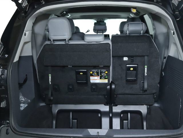 Used 2024 Toyota Sienna XLE image 19