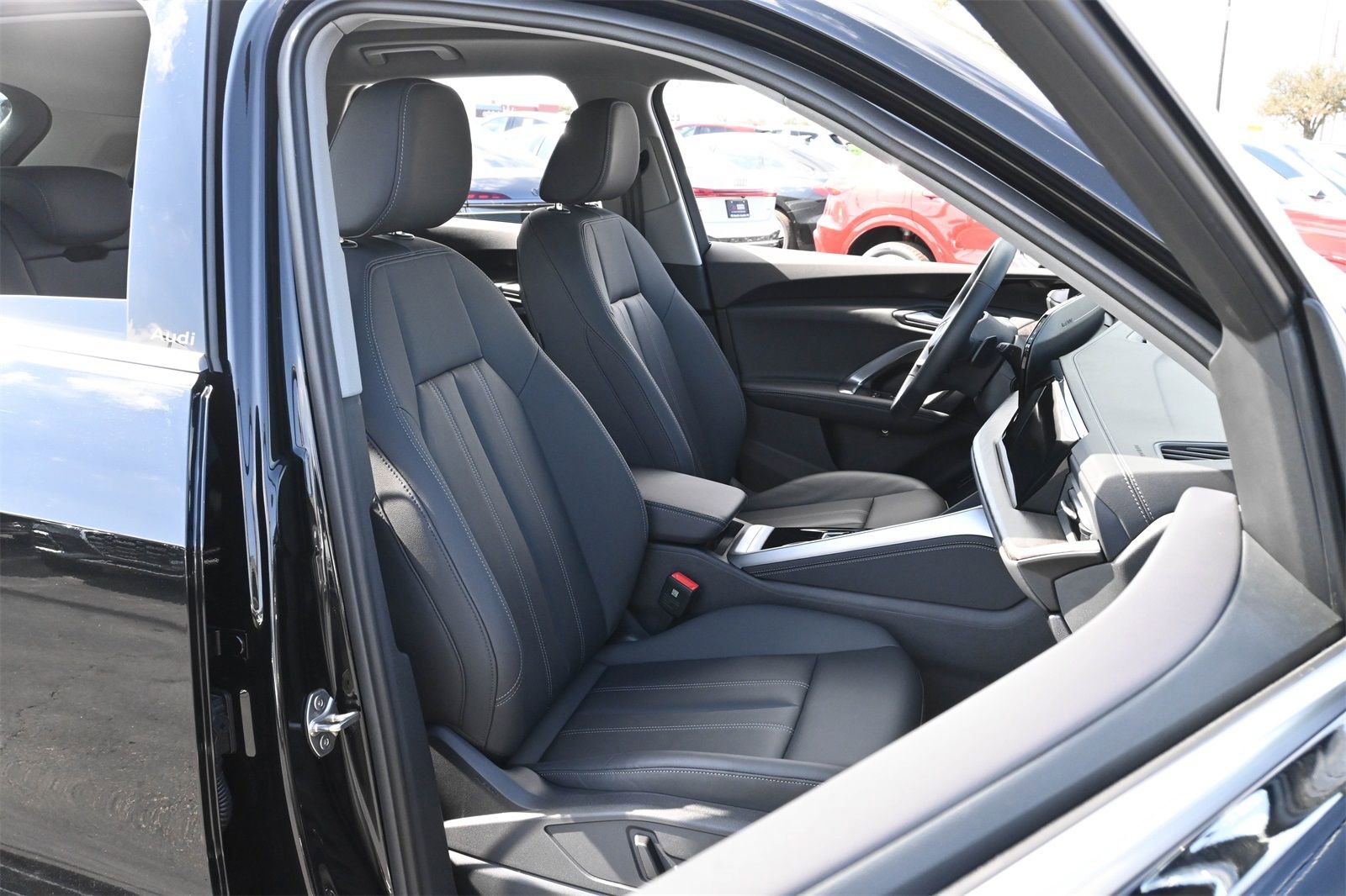 Used 2025 Audi Q5 Premium w/ Convenience Package image 22