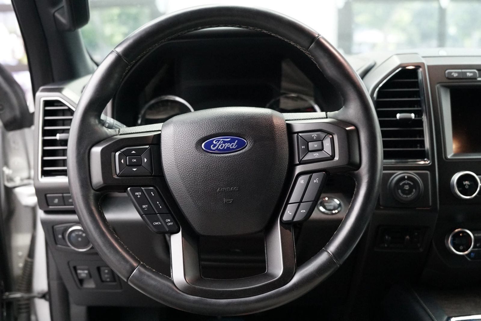 Used 2019 Ford Expedition Limited w/ Equipment Group 302A AWD/4WD image 23
