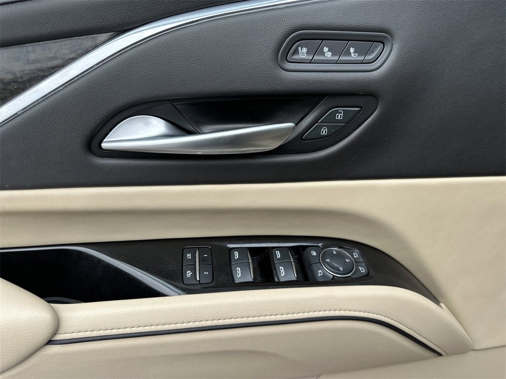 Used 2024 Cadillac Escalade Premium Luxury image 8