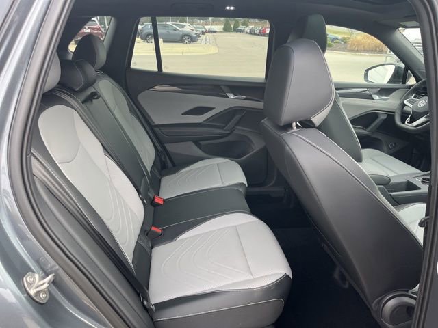 New 2026 Volkswagen Tiguan SE R-Line FWD image 26