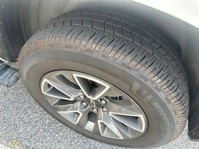 Used 2022 Chevrolet Tahoe Z71 w/ Luxury Package AWD/4WD image 9