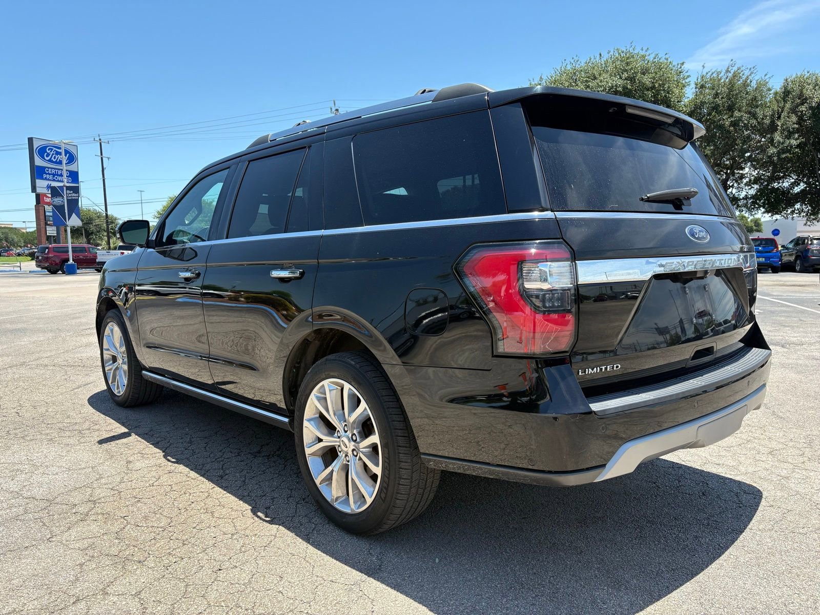 Used 2018 Ford Expedition Limited w/ Equipment Group 302A RWD image 4