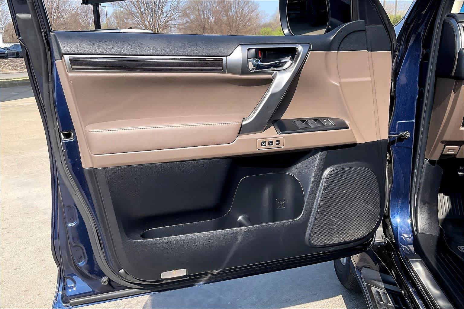 Used 2023 Lexus GX 460 Luxury w/ Accessory Package AWD/4WD image 21