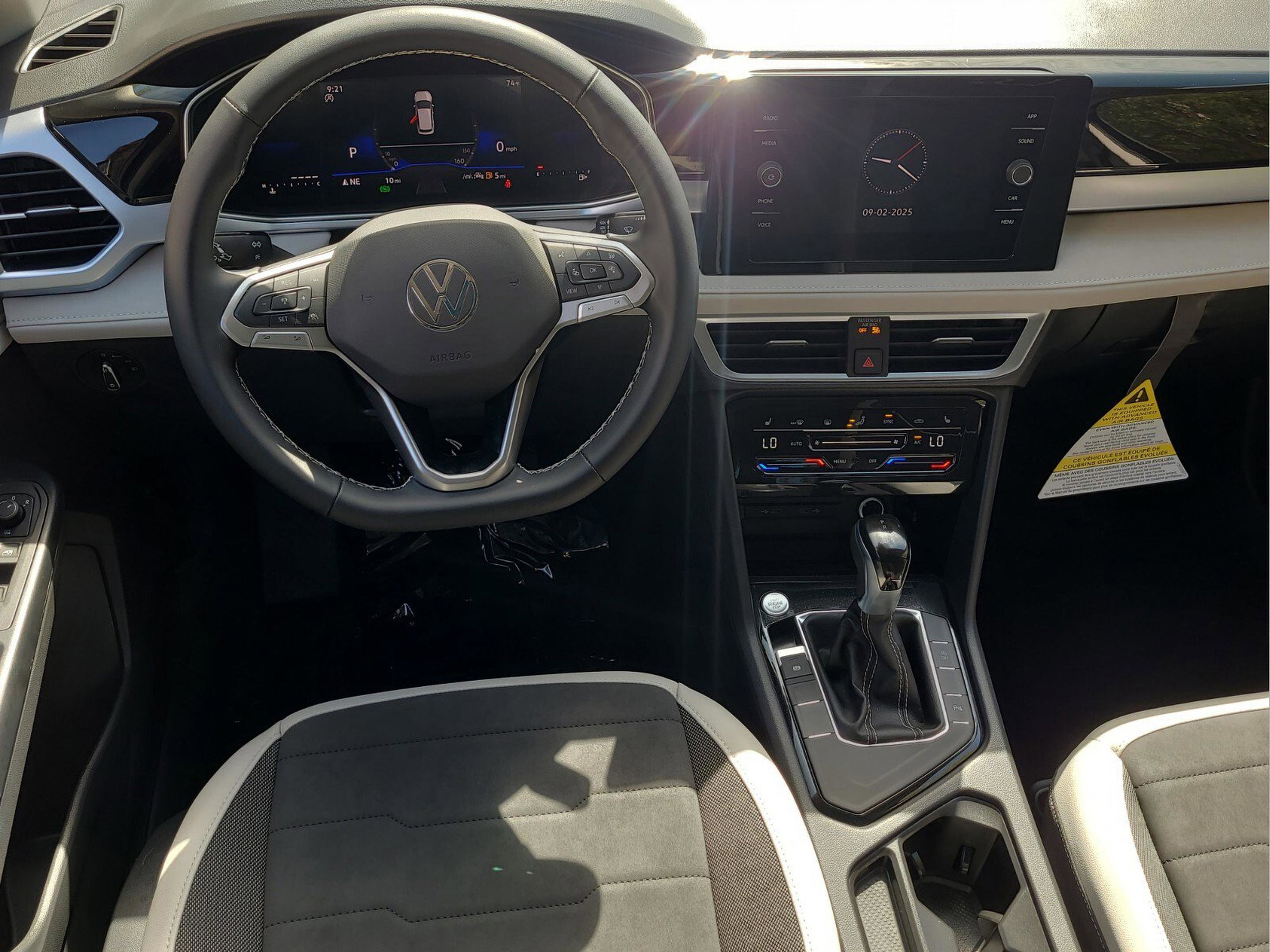 New 2025 Volkswagen Taos SE image 10