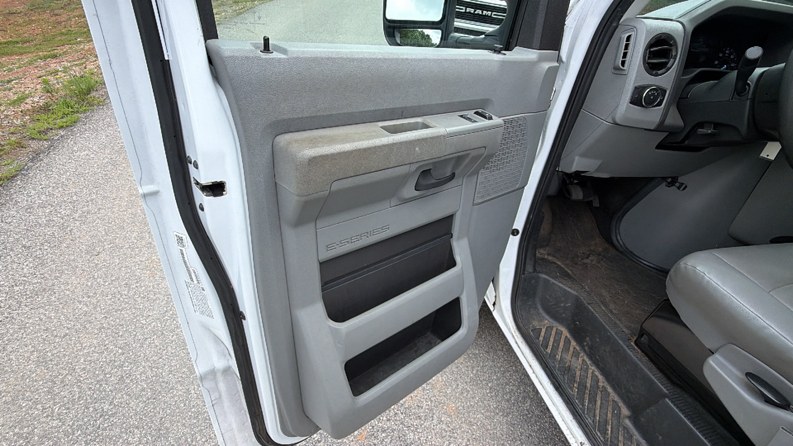 Used 2022 Ford E-350 and Econoline 350 Super Duty RWD image 14