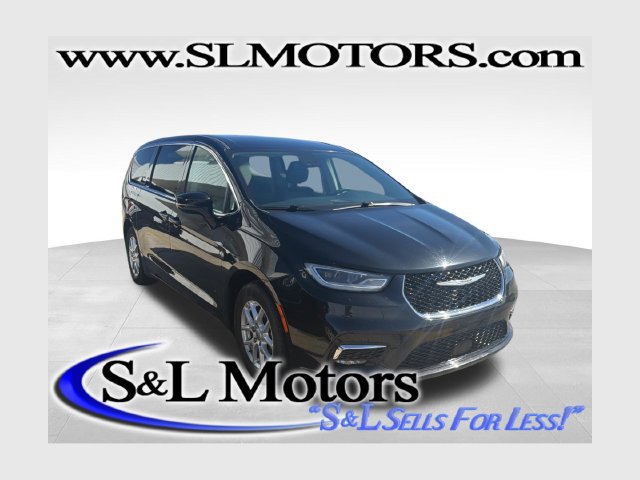 Used 2024 Chrysler Pacifica Touring-L FWD image 1