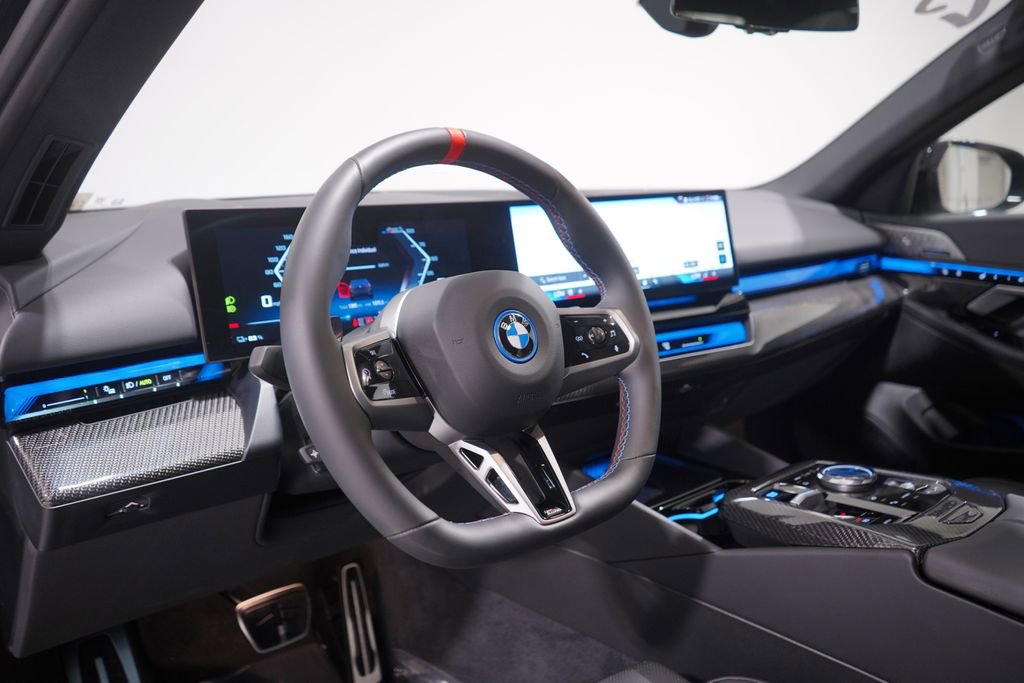 Used 2025 BMW i5 M60 w/ Premium Package image 6