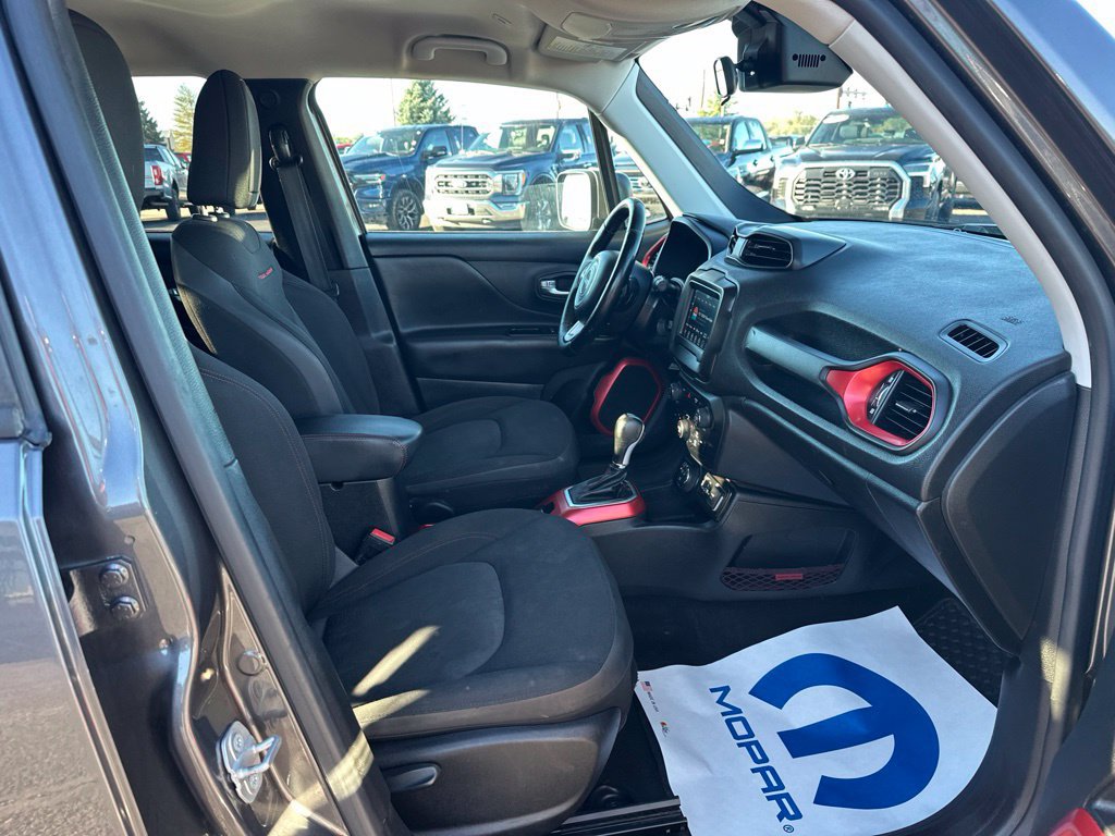 Used 2019 Jeep Renegade Trailhawk w/ Cold Weather Group II AWD/4WD image 21