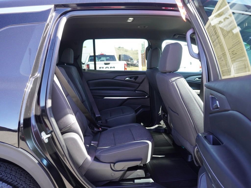 Used 2025 Chevrolet Traverse LT w/ Driver Confidence Package image 28