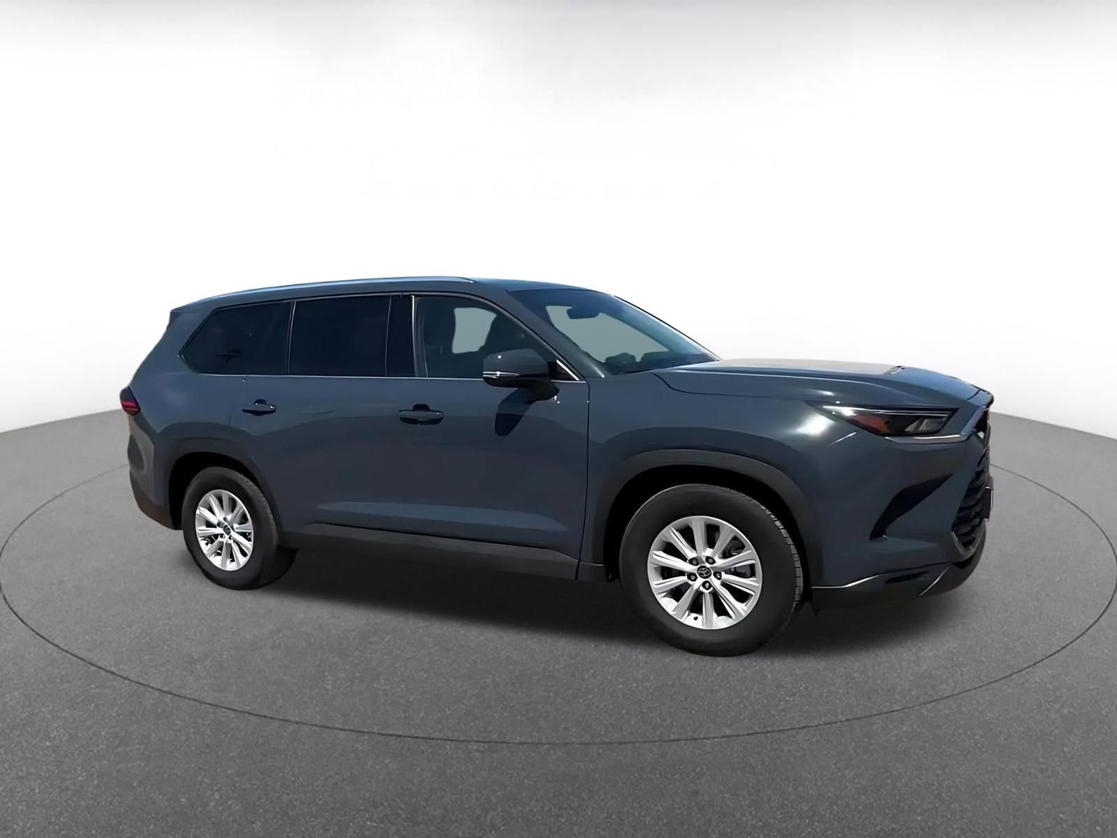 Used 2025 Toyota Grand Highlander FWD image 2