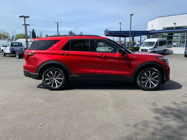 Certified 2025 Ford Explorer ST-Line AWD/4WD image 9