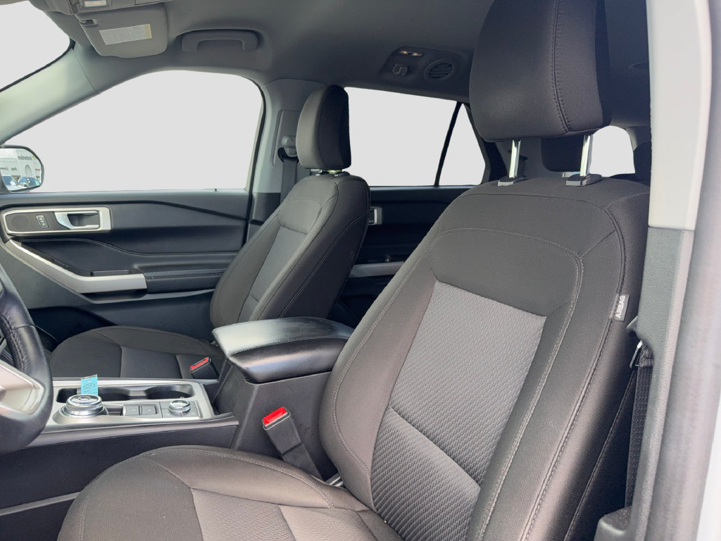 Used 2023 Ford Explorer XLT AWD/4WD image 10