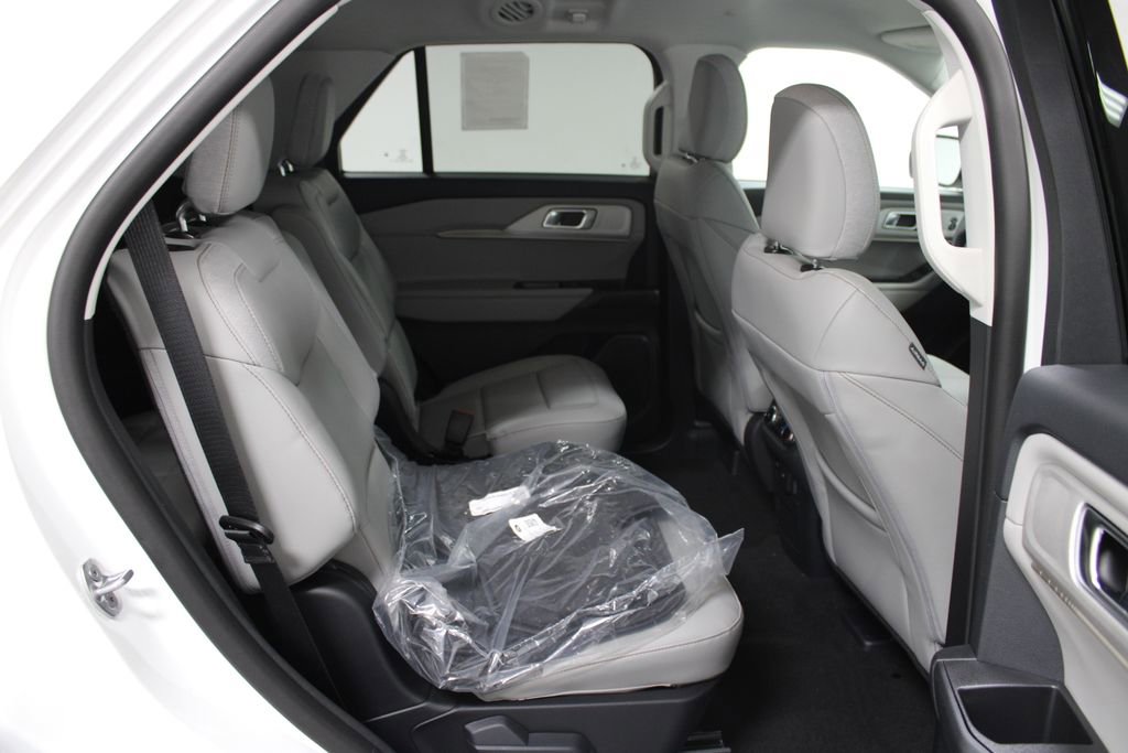New 2026 Ford Explorer Active RWD image 32