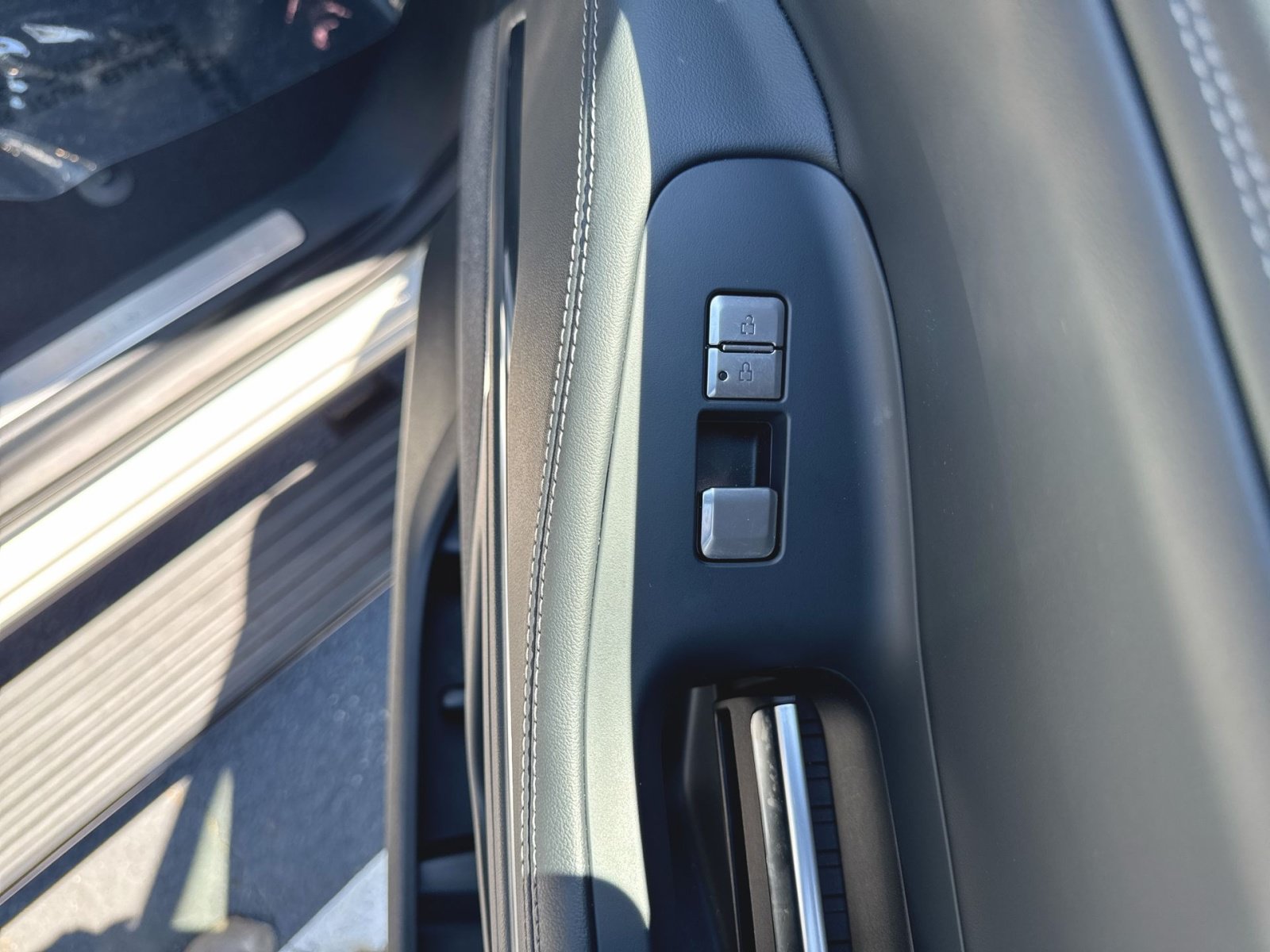 Used 2025 Lincoln Navigator Reserve AWD/4WD image 35