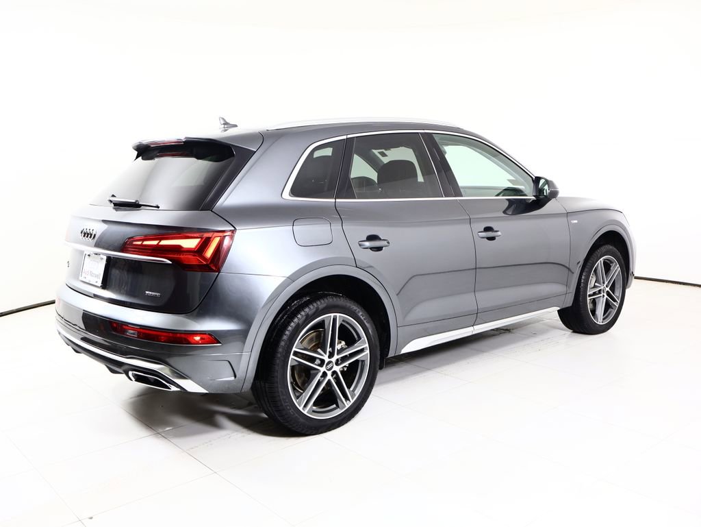 Used 2024 Audi Q5 e Premium w/ Convenience Package image 16