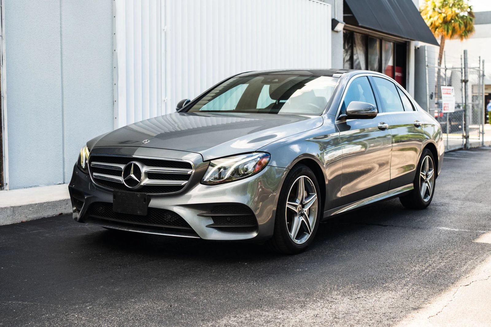 Used 2018 Mercedes-Benz E 300 4MATIC image 2