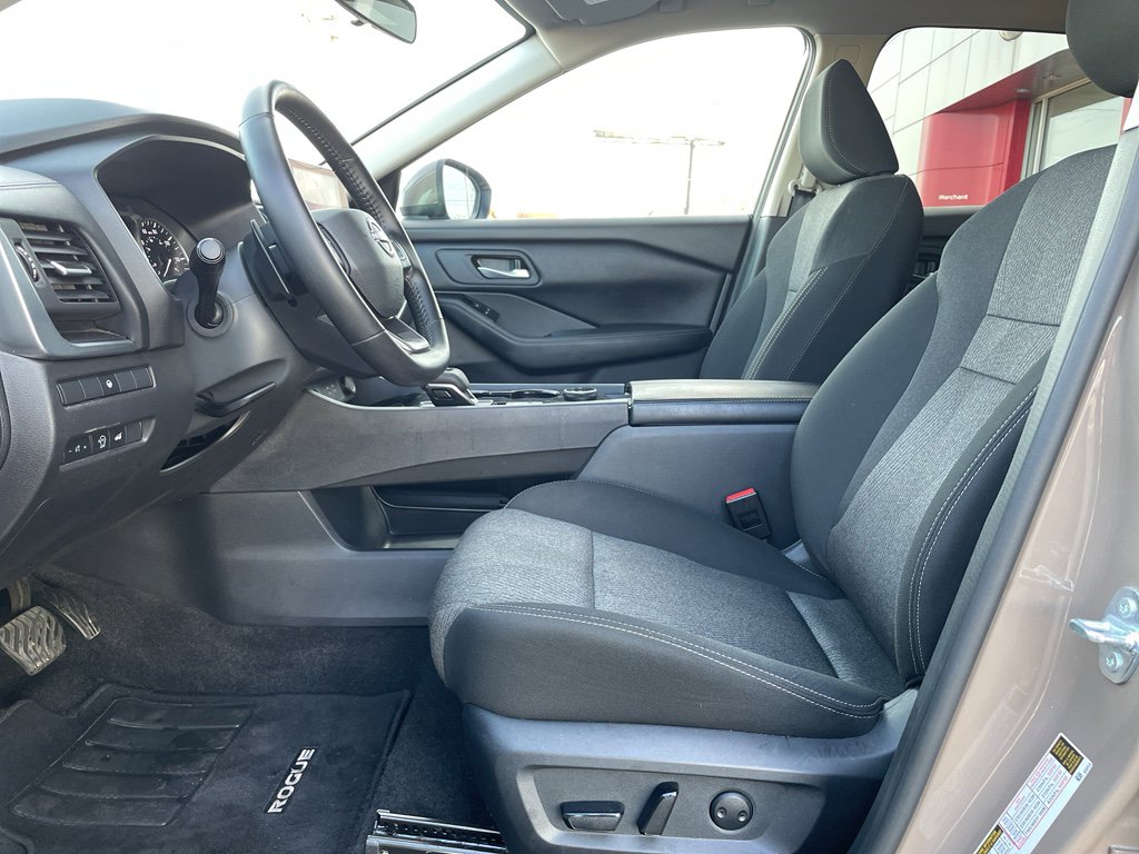 Certified 2025 Nissan Rogue SV image 10