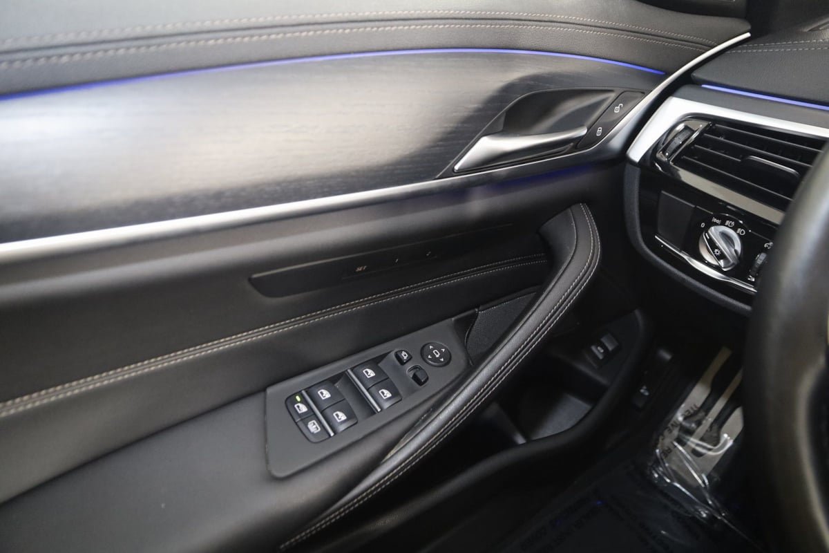 Used 2023 BMW M550i xDrive w/ Executive Package AWD/4WD image 40