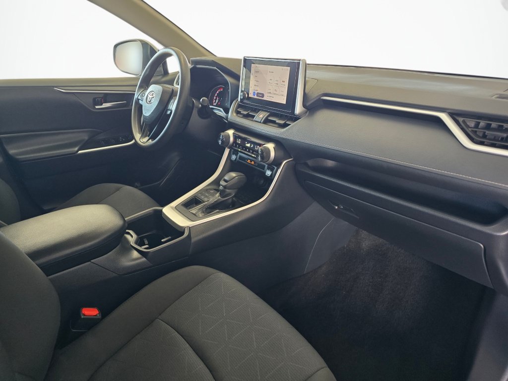 Used 2025 Toyota RAV4 XLE AWD/4WD image 42