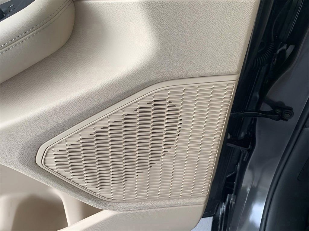 Used 2025 Jeep Grand Cherokee Limited image 24