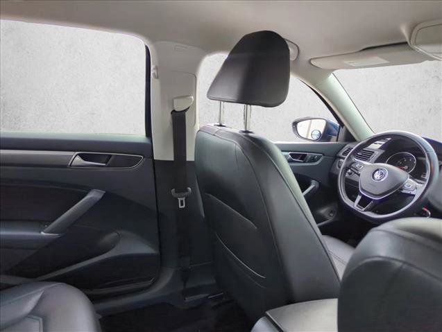 Used 2018 Volkswagen Passat 2.0T R-Line image 23