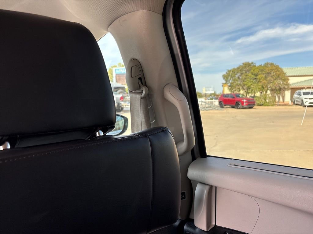 Used 2024 Chrysler Pacifica Touring-L FWD image 41