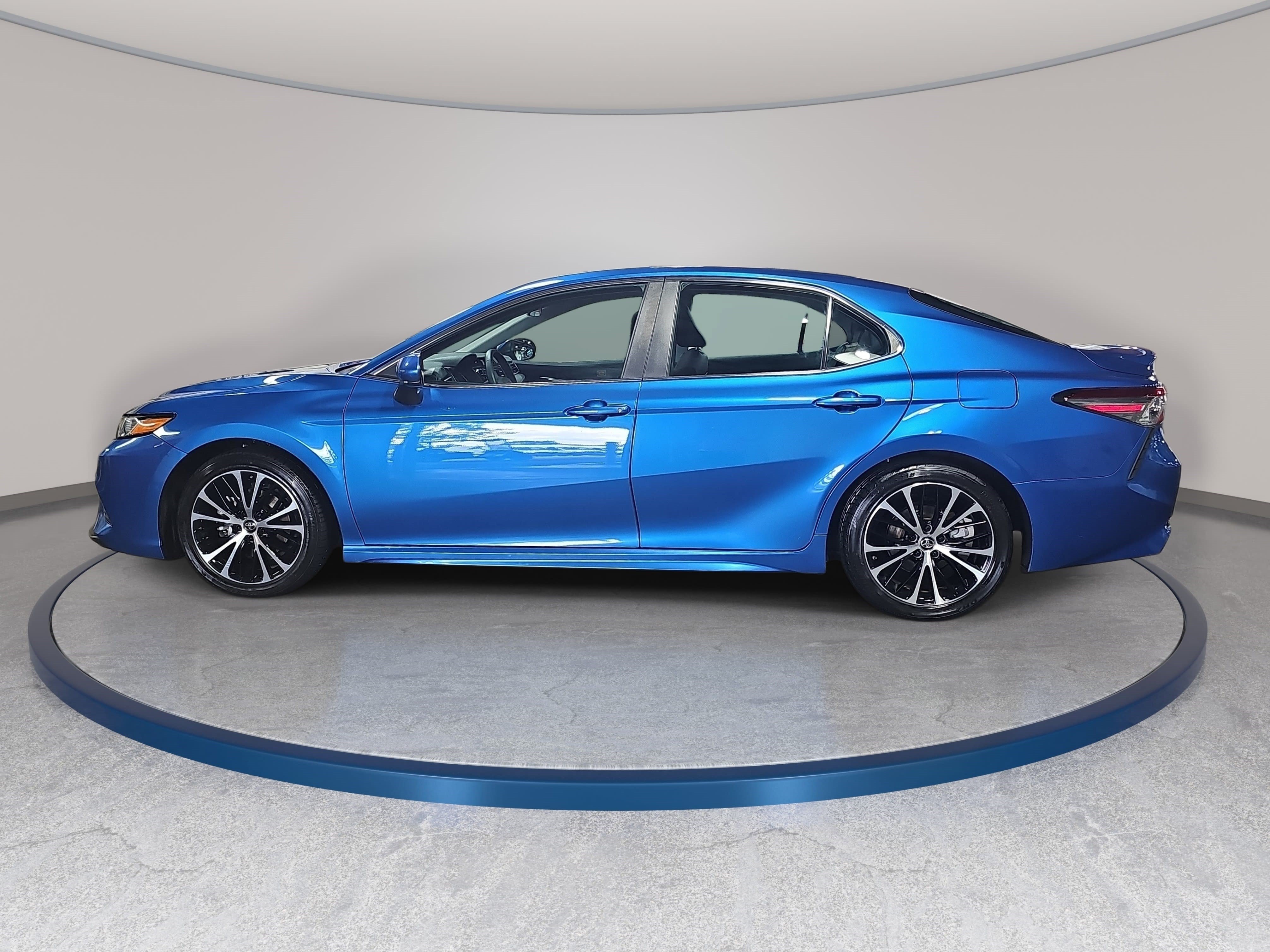 Used 2018 Toyota Camry SE w/ Moonroof Package FWD image 8