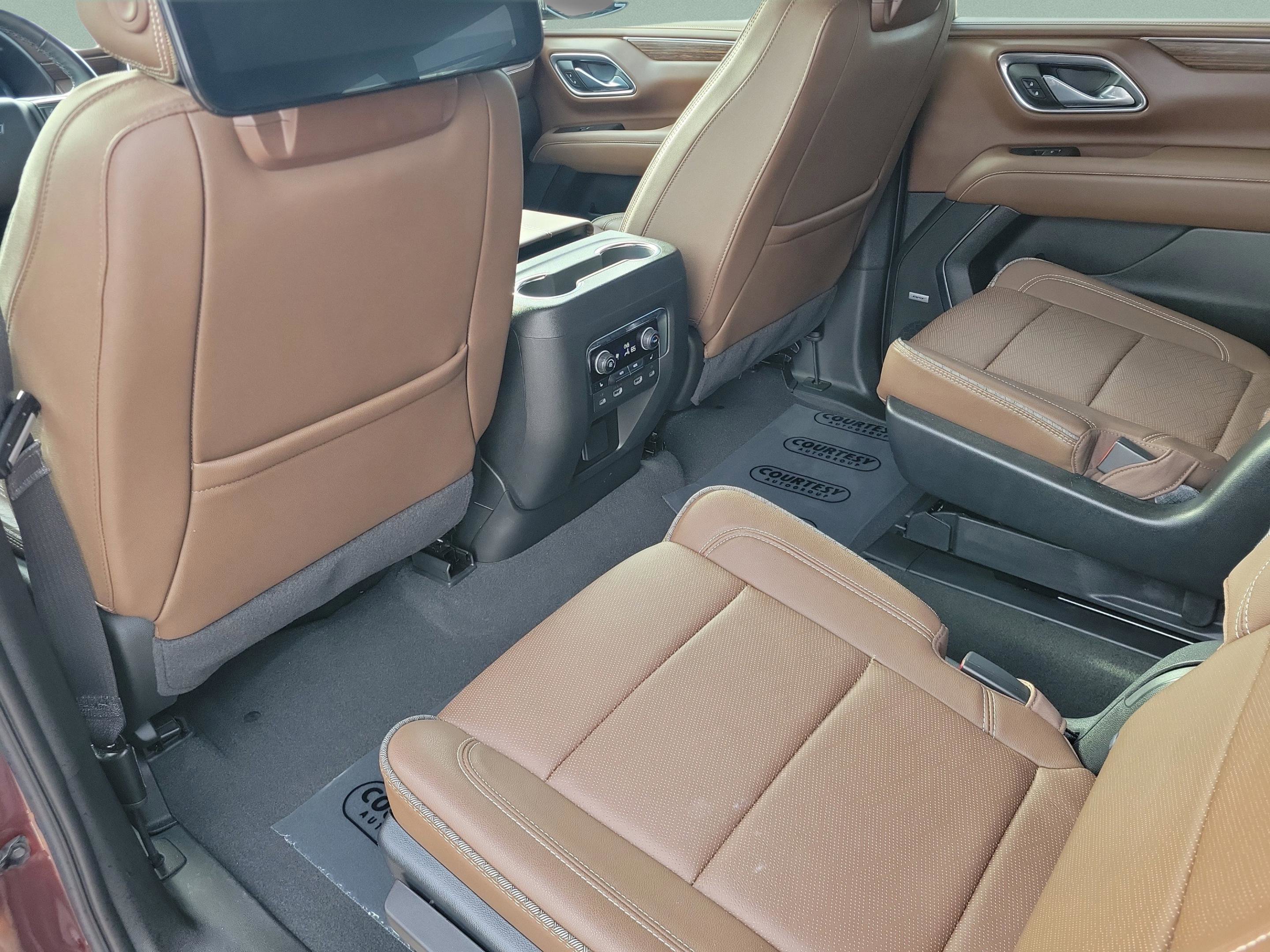 Used 2023 Chevrolet Suburban High Country image 15