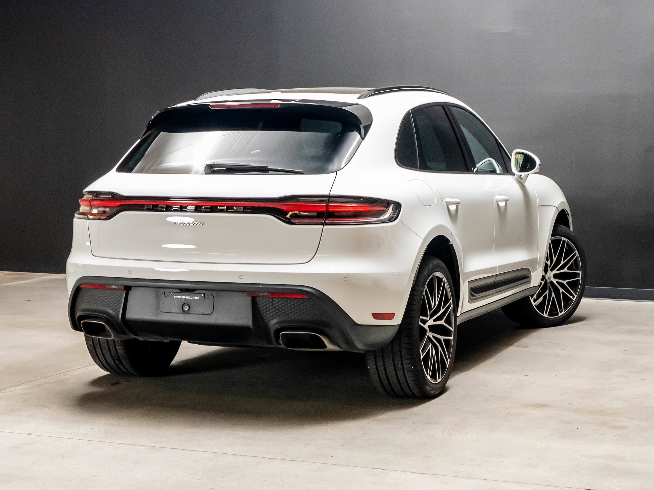 Certified 2026 Porsche Macan AWD/4WD image 7
