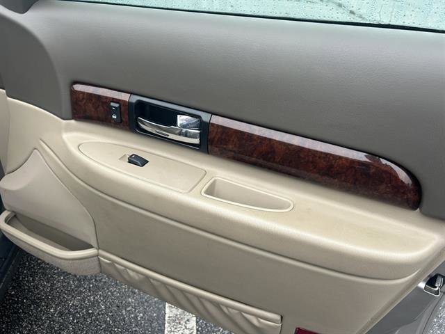 Used 2001 Lincoln LS image 16