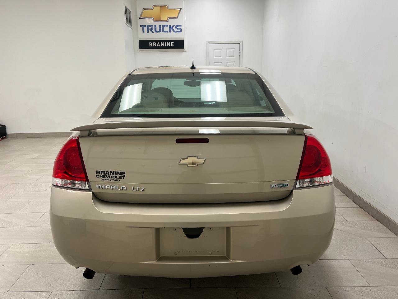 Used 2012 Chevrolet Impala LTZ FWD image 15