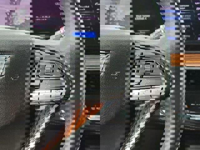 Used 2023 Cadillac Escalade Premium Luxury image 19