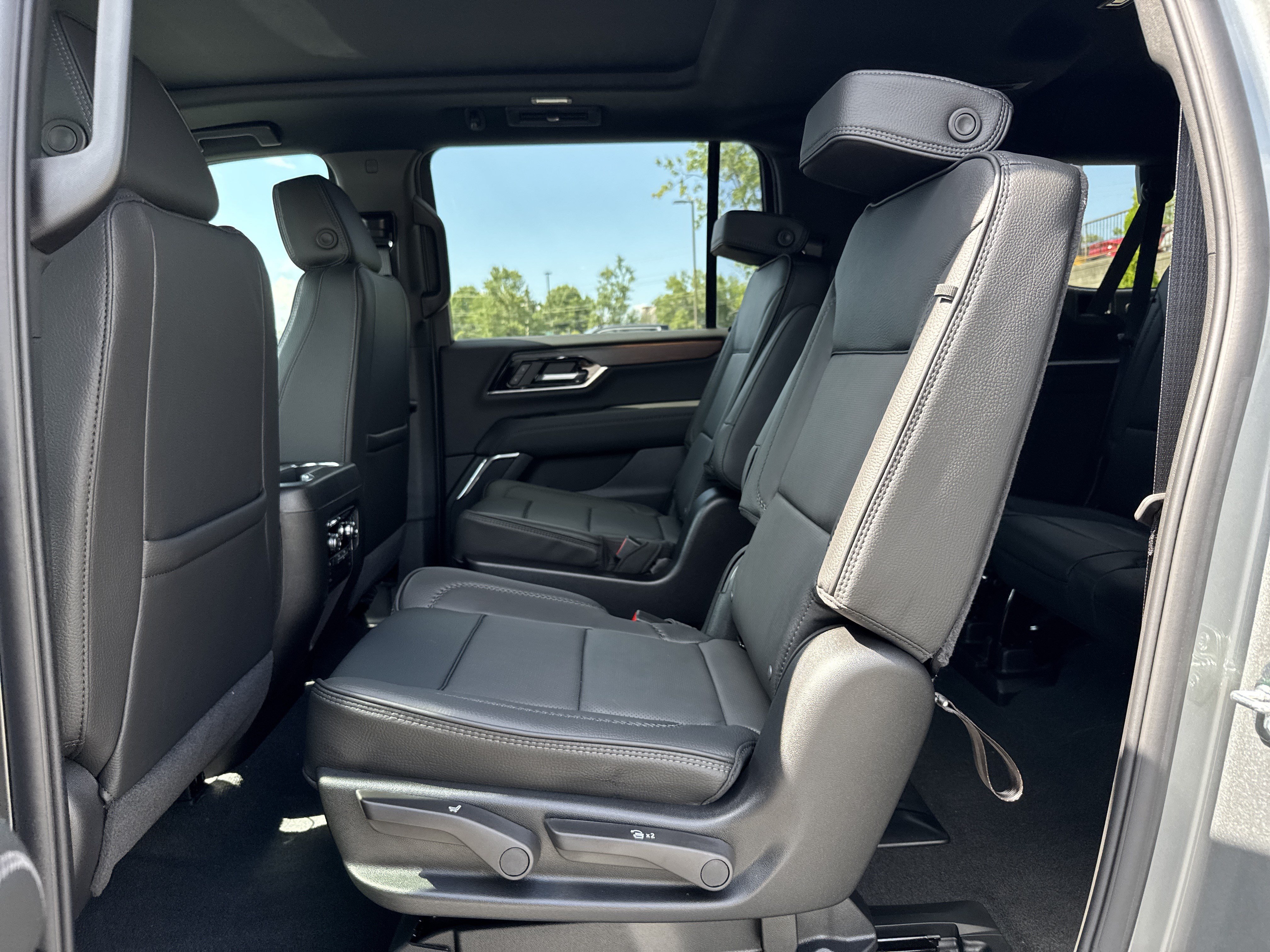 New 2026 GMC Yukon XL Denali w/ Sun & Power Step Package AWD/4WD image 32