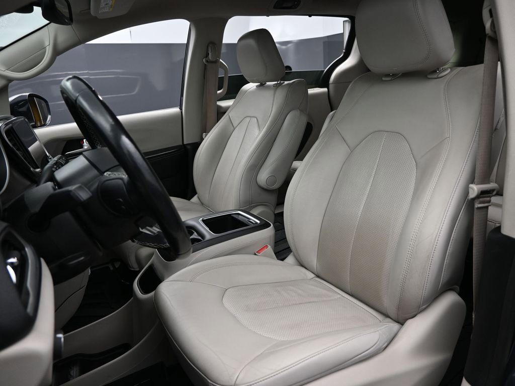 Used 2021 Chrysler Pacifica Touring-L image 21