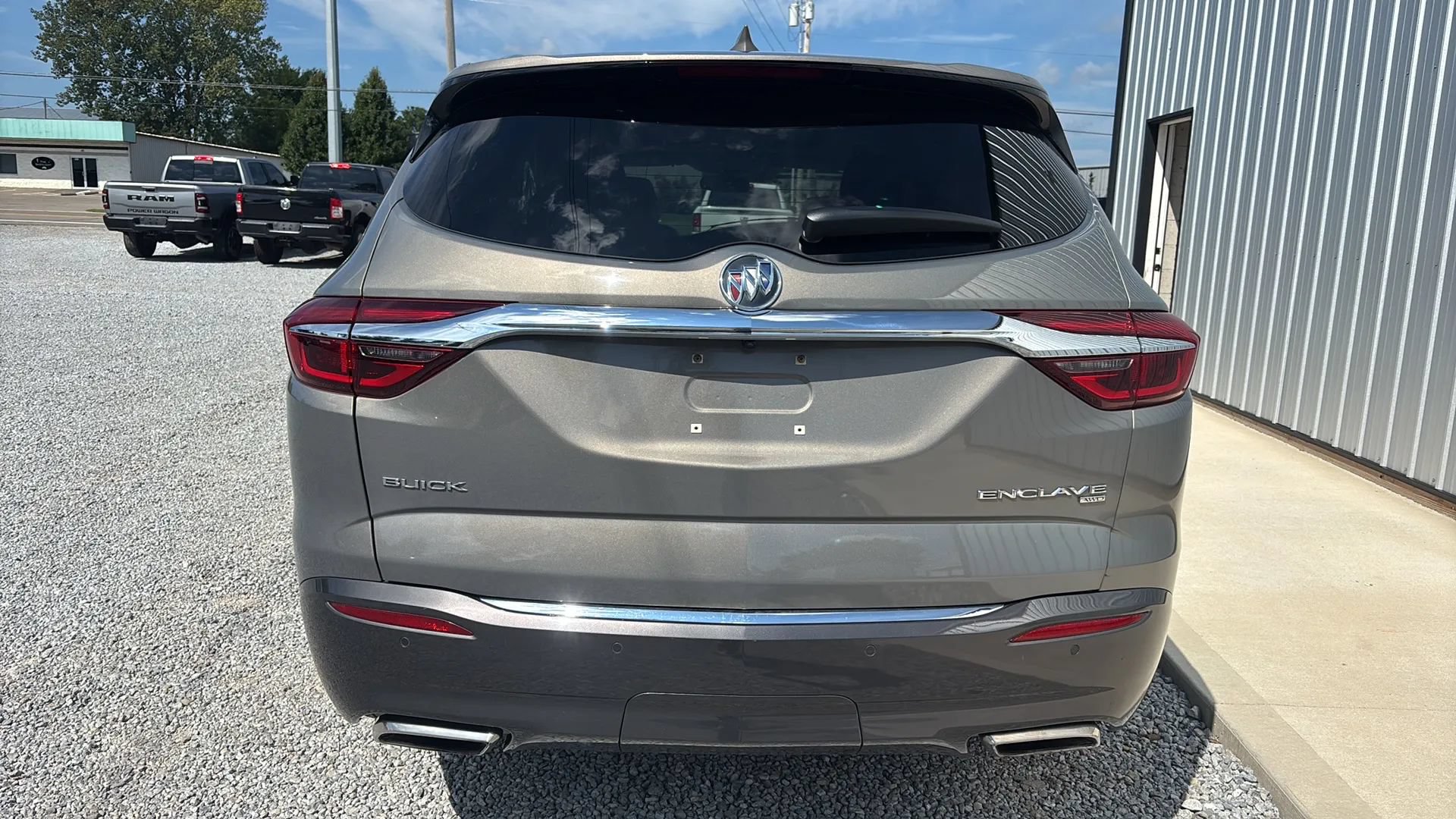Used 2018 Buick Enclave Essence AWD/4WD image 4