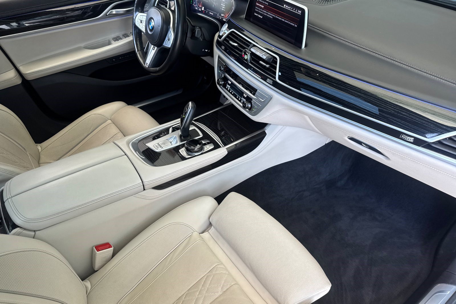 Certified 2022 BMW 750i xDrive w/ Executive Package AWD/4WD image 32