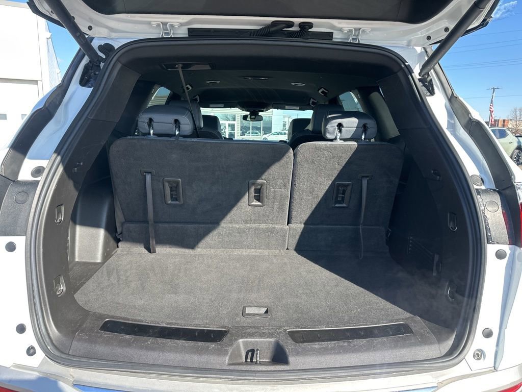 Used 2022 Buick Enclave Essence image 11