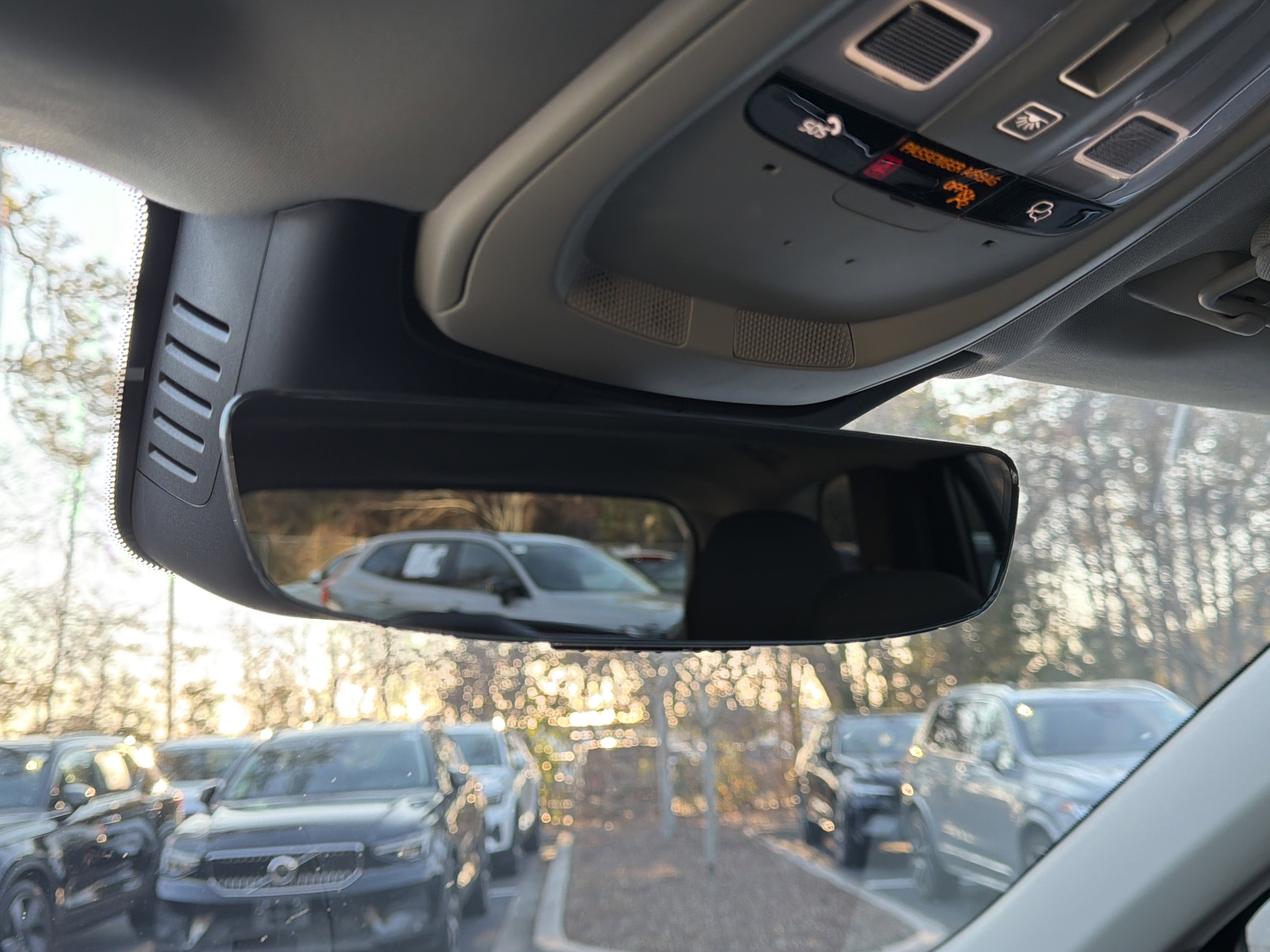 Certified 2025 Volvo XC90 B6 Plus image 27