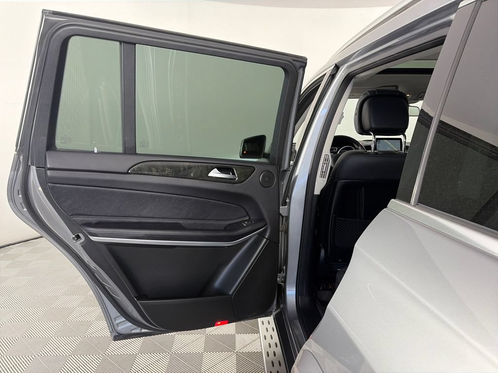 Used 2017 Mercedes-Benz GLS 550 4MATIC image 12