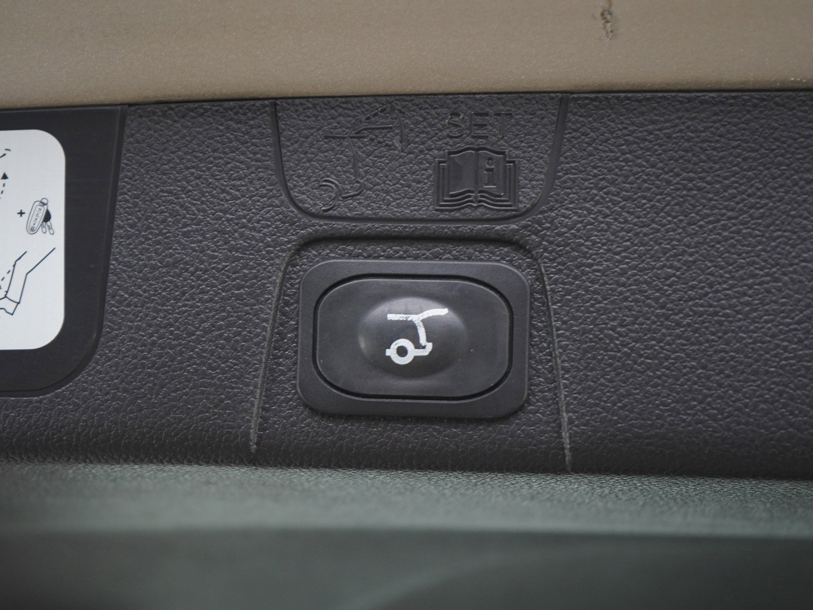 Used 2017 Ford C-MAX Titanium w/ Equipment Group 301A image 17