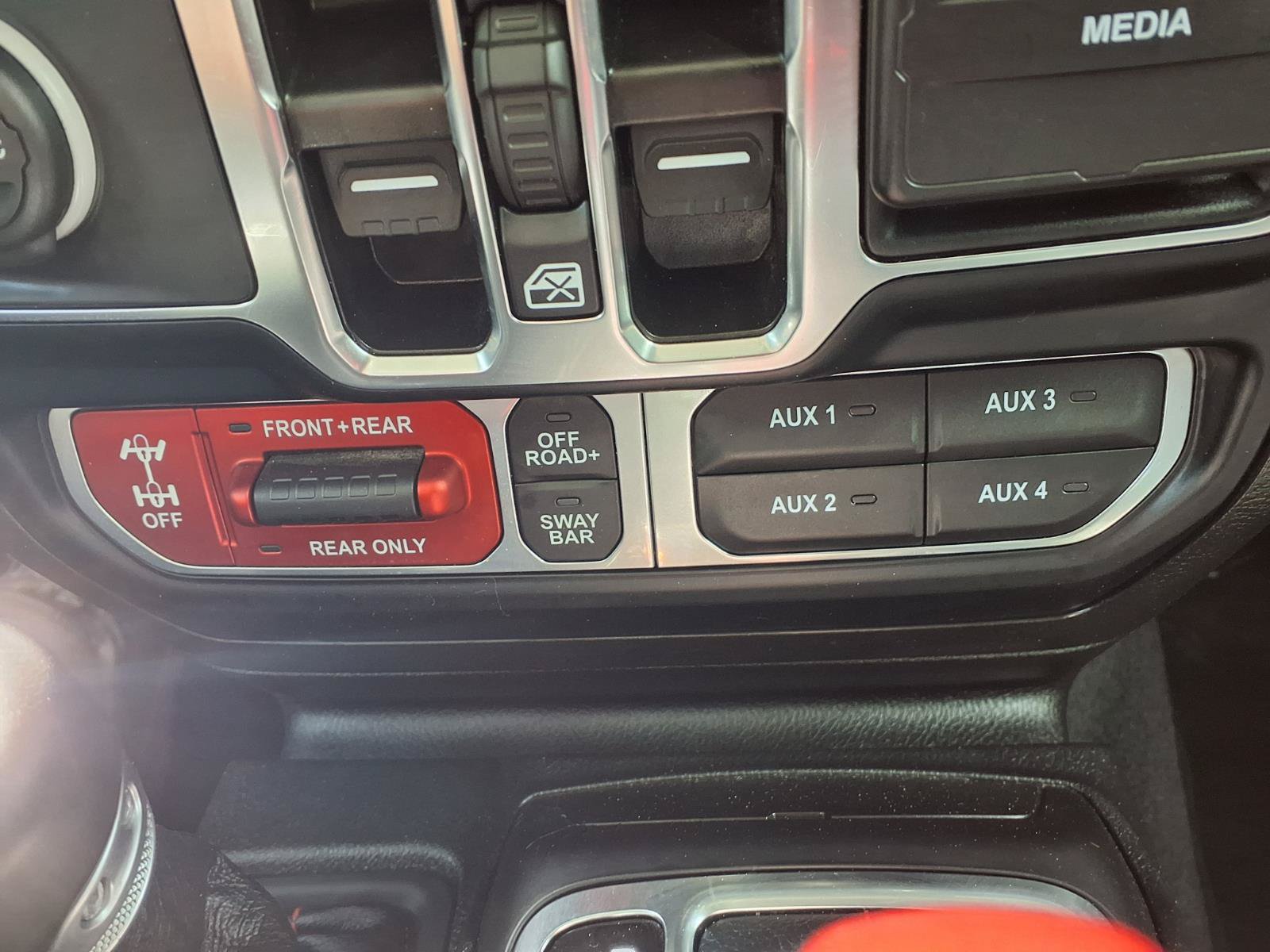 Used 2023 Jeep Gladiator Rubicon w/ LED Lighting Group AWD/4WD image 11