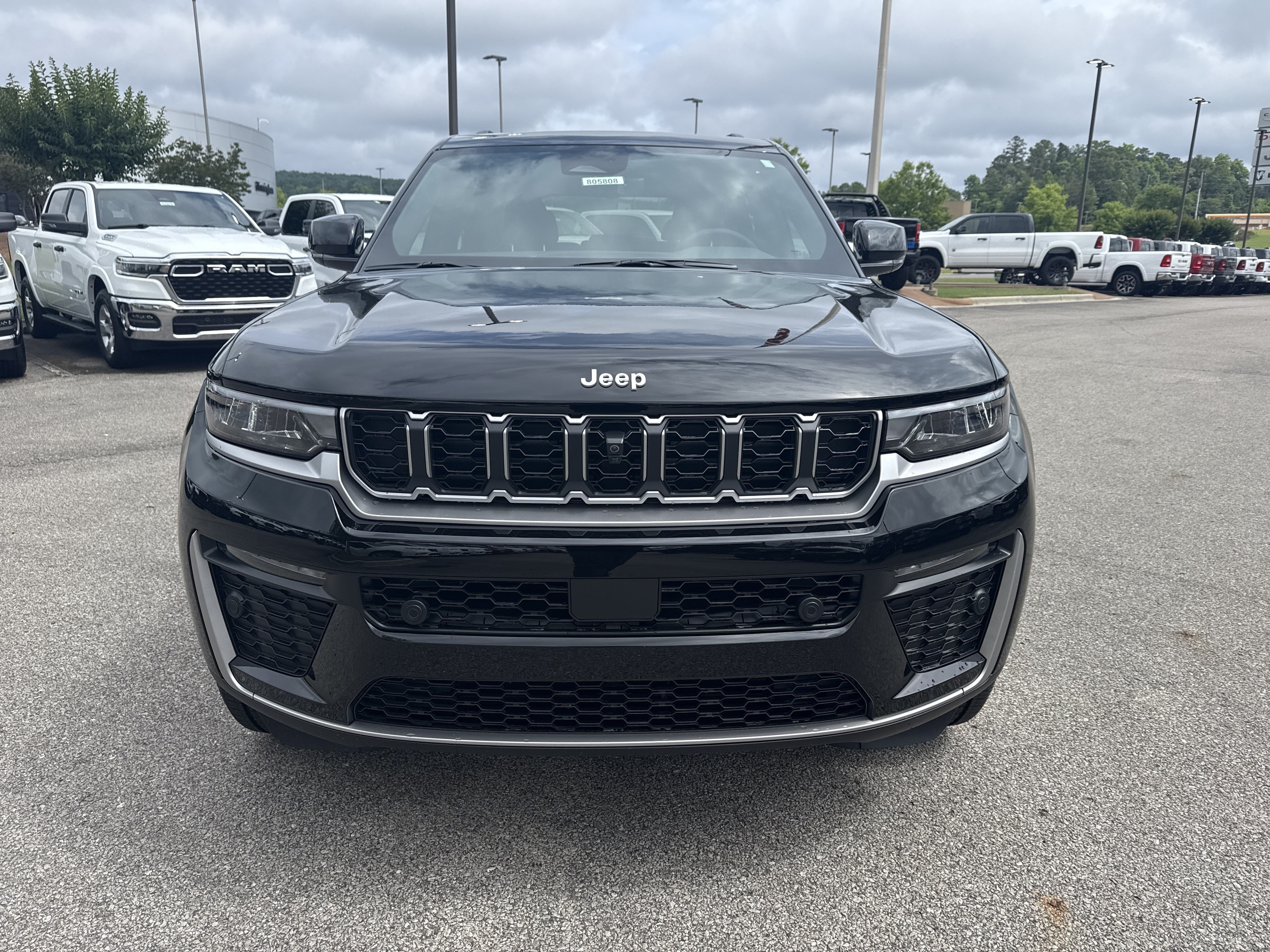 New 2026 Jeep Grand Cherokee Limited w/ Luxury Tech Group II RWD image 2