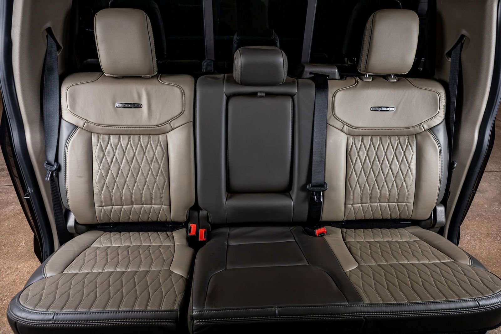 Used 2025 Ford F250 Platinum w/ Platinum Plus Package image 34