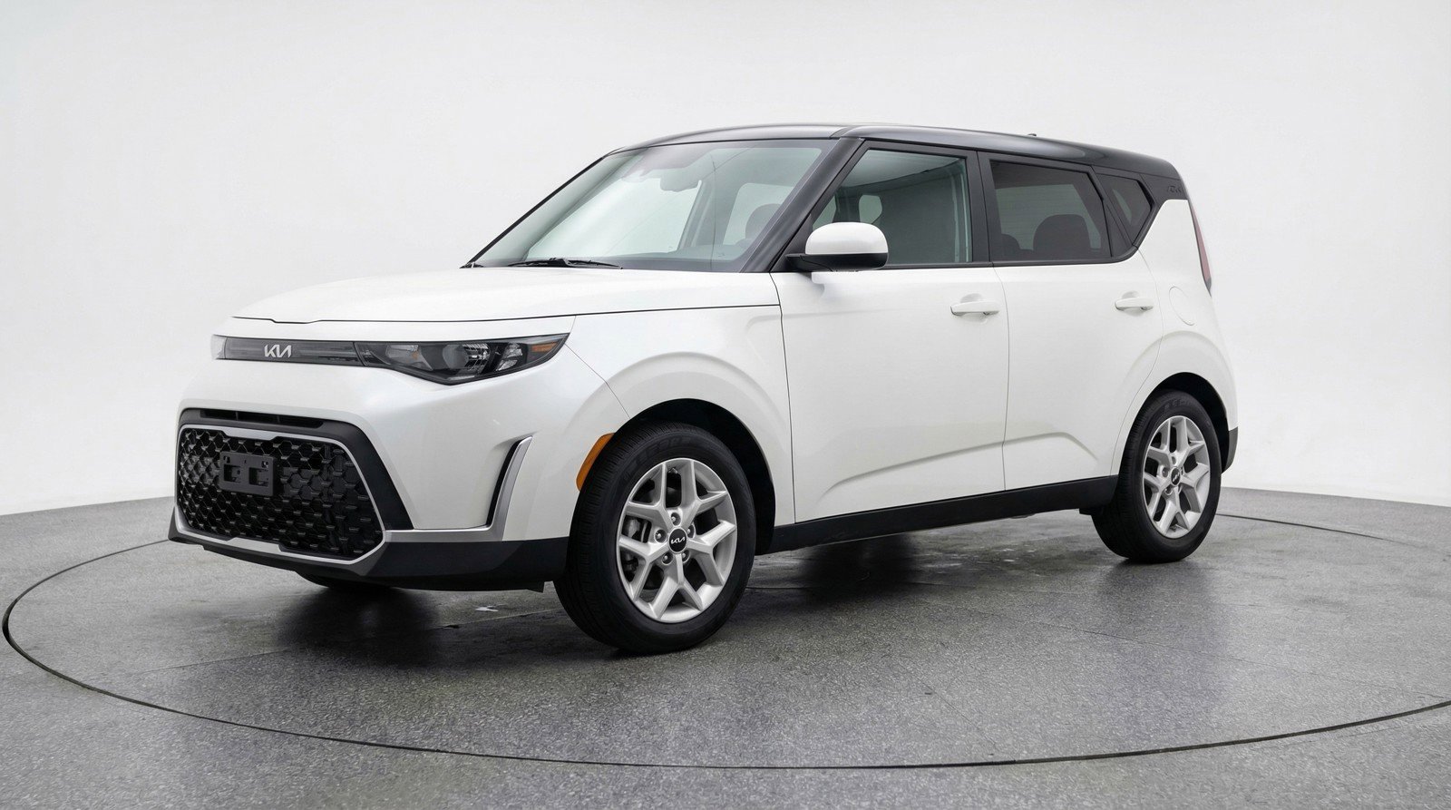 Used 2025 Kia Soul LX w/ LX Technology Package image 3