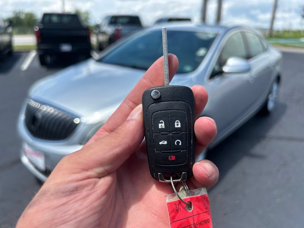 Used 2014 Buick Verano FWD image 39