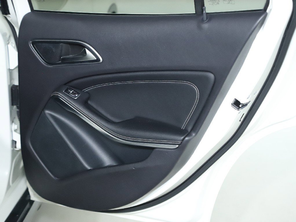 Used 2016 Mercedes-Benz GLA 250 w/ Premium Package image 27